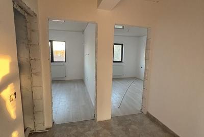 Casă cu 4 camere în Lumina