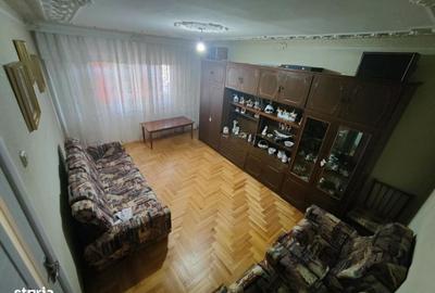 Apartament cu 4 camere decomandat în Central