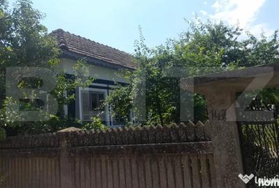 Casă cu 2 camere cu Teren 1437 Mp în Central