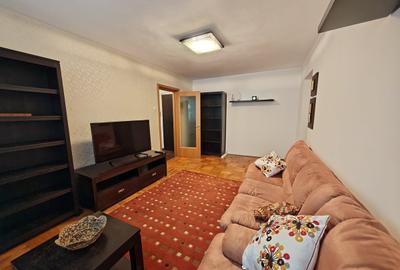 Apartament cu 3 camere semidecomandat, mobilat în Muncii