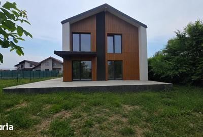 Casă cu 4 camere cu Teren 600 Mp în Stupini