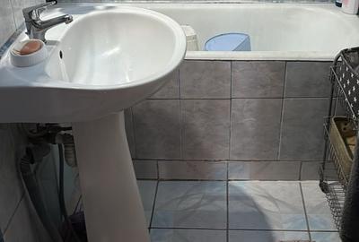 Apartament cu 3 camere decomandat în Găvana