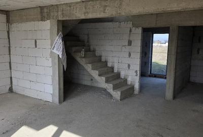 Casă cu 3 camere cu Teren 301 Mp în Exterior Vest