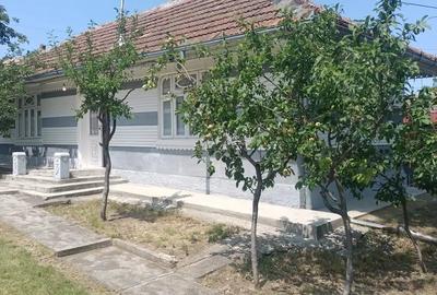 Casă cu 4 camere în Stănilești
