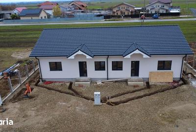 Casă cu 3 camere cu Teren 250 Mp în Bucovăț - 1