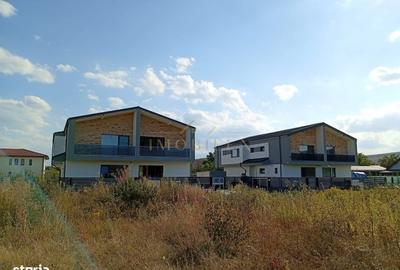 Casă cu 4 camere cu Teren 300 Mp în Central