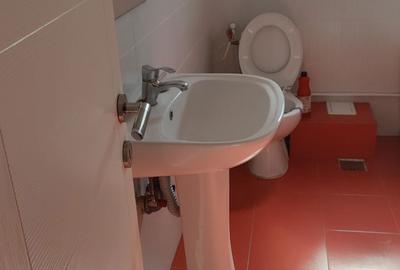 Apartament cu 3 camere semidecomandat în Central - 1