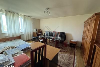 Casă cu 7 camere cu Canalizare în Central