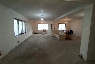 Casă cu 4 camere în Central - 3