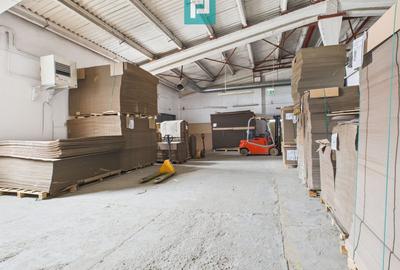 Spațiu industrial, de 1,320 mp, în UTA - 12