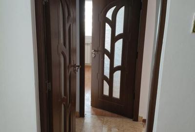 Apartament cu 4 camere semidecomandat în Micro 39