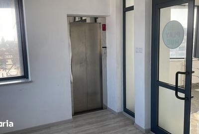 Spațiu comercial, de 200 mp, în Central - 8