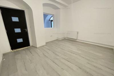Apartament cu 3 camere semidecomandat în P-ța Unirii - 2