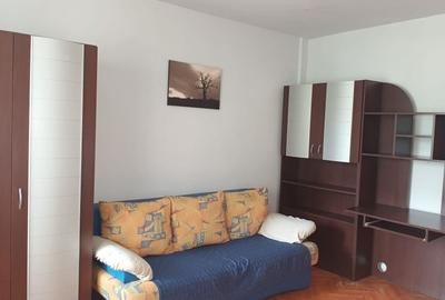 Garsonieră decomandată în Tudor
