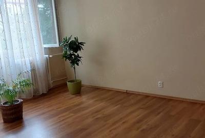 Apartament cu 3 camere decomandat în Titan - 1