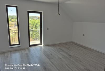 Casă cu 4 camere în Hudum