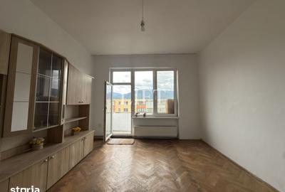 Apartament cu 2 camere decomandat în Tractorul