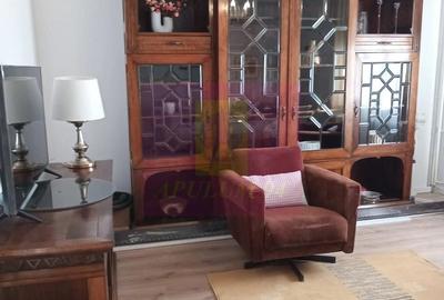 Apartament cu 3 camere decomandat în Panduri