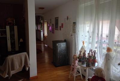 Casă individuală cu 8 camere cu Teren 340 Mp în Central - 1