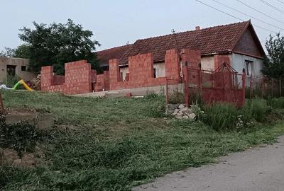 Casă cu Teren 5800 Mp în Păgaia