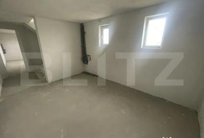 Casă cu 5 camere cu Teren 1000 Mp în Central