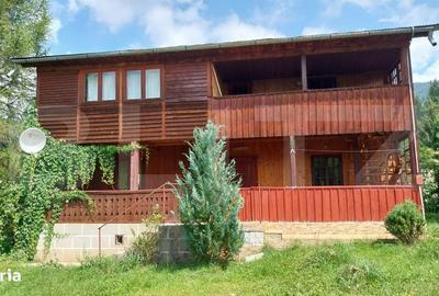 Casă cu 4 camere cu Teren 300 Mp în Central