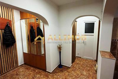 Apartament cu 2 camere decomandat, mobilat în Republicii