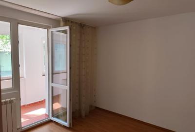 Apartament semidecomandat în Baba Novac - 2