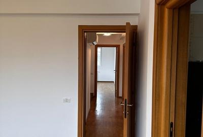 Casă cu 6 camere cu Teren 310 Mp în Apărătorii Patriei