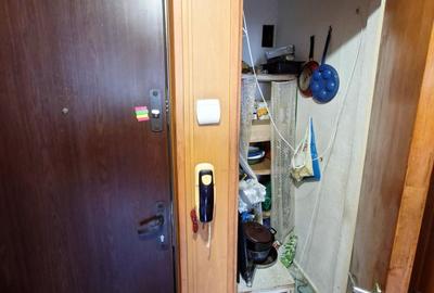 Apartament cu 3 camere semidecomandat în Titan