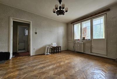 Apartament cu 3 camere semidecomandat în Central - 1