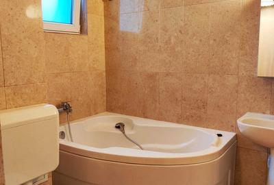 Apartament cu 3 camere decomandat în 9 Mai - 5