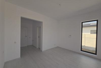 Casa individuala - 4 camere - panouri solare - gaz- curent - 5 min de STV - pod - 6