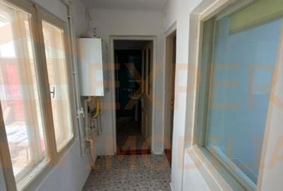 Casă cu 4 camere cu Canalizare în Central - 3