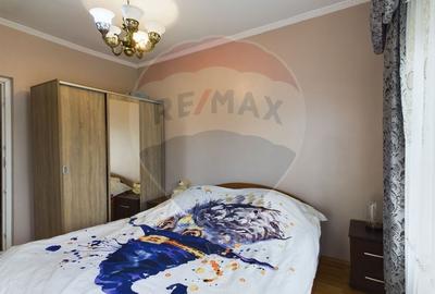 Casă cu 6 camere cu Teren 174 Mp în Andronache - 4