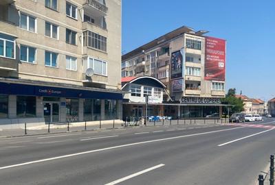 Spatiu comercial de inchiriat Piata Teatrului 3 - 2