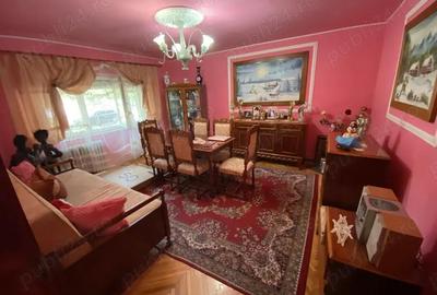 Apartament cu 3 camere decomandat în Carei - 5