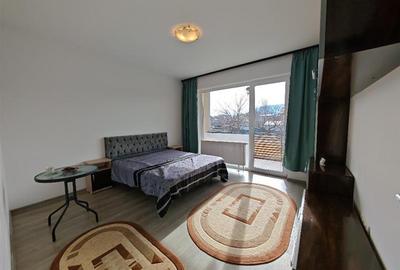 Garsonieră decomandată, mobilată în Tractorul - 2