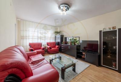 Apartament cu 3 camere decomandat în Central