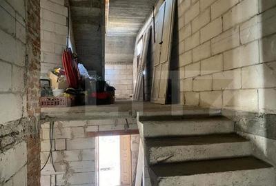 Casa individuala la rosu, 6 camere, 550 mp, 600 mp de teren, zona Patrauti - 2