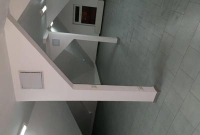 Spațiu comercial, de 150 mp, în Central - 4