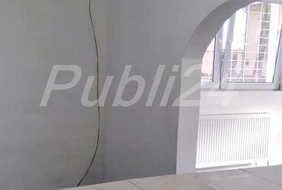 Spațiu comercial, de 50 mp, în Central - 4