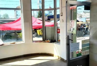 Spațiu comercial, de 110 mp, în Central - 4