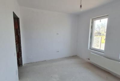 Duplex cu 4 camere cu Canalizare în Parța - 4