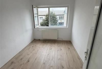 Garsoniera 12mp , de vanzare, zona Sud, etaj 4 cu acoperis - 2