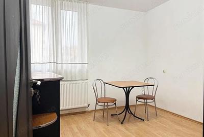 Apartament cu 3 camere decomandat în Central - 2