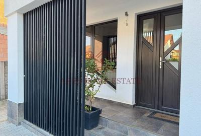 Casă individuală, 5 camere, garaj si curte, comision 0 - 13