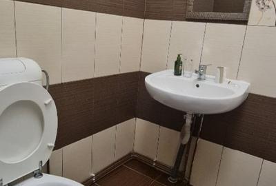 Inchiriez spatiu comercial situat in Strand, in zona de blocuri, suprafata 85mp - 6