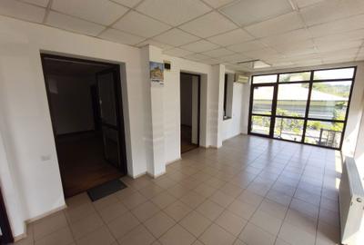 Spațiu comercial, de 60 mp, în Central - 4