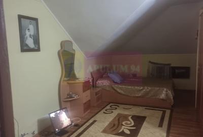 Casă cu 7 camere cu Teren 1500 Mp în Islaz - 6
